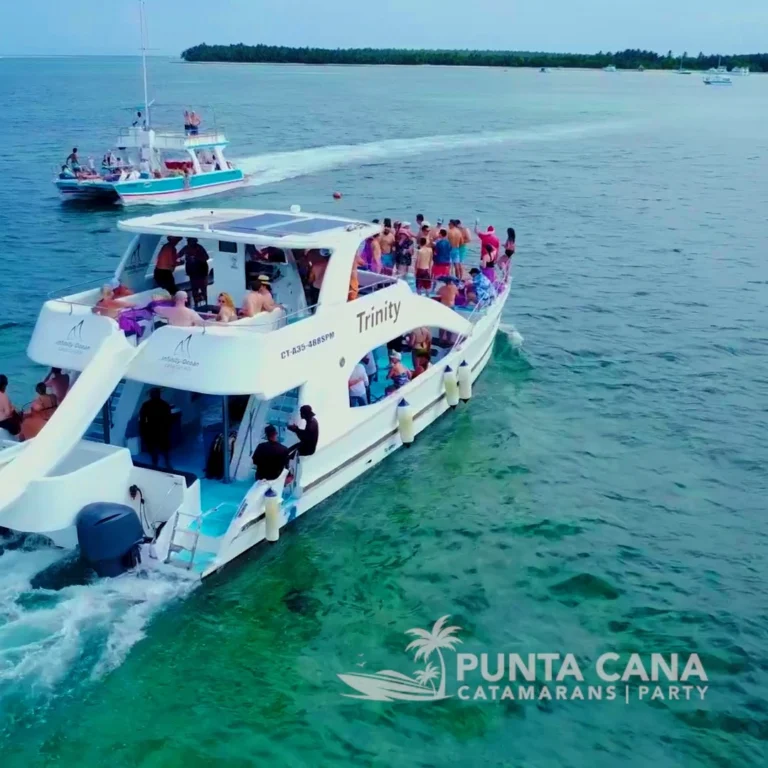 Instagram post from lux.rove. This post is in position 3.