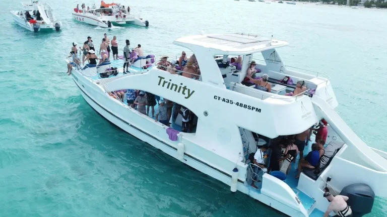 Instagram post from lux.rove. This post is in position 6.